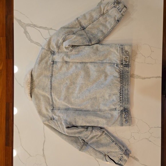 American Eagle Outfitters Womens Sherpa Lined Denim Jacket Blue Size Medium - Picture 2 of 14